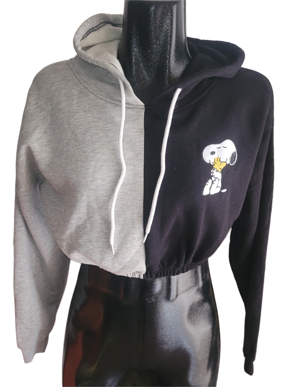 Peanuts Grey & Black Two-Tone Snoopy And Woodstock Cropped Hoodie Size M